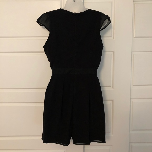 Cute romper with beaded collar - Picture 2 of 7